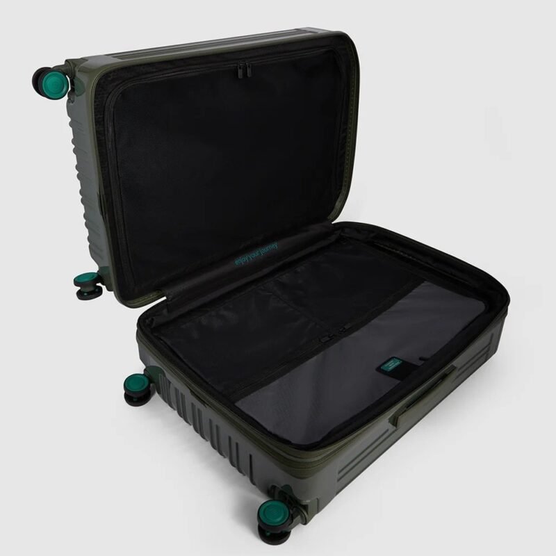 Medium size, expandable hardside spinner