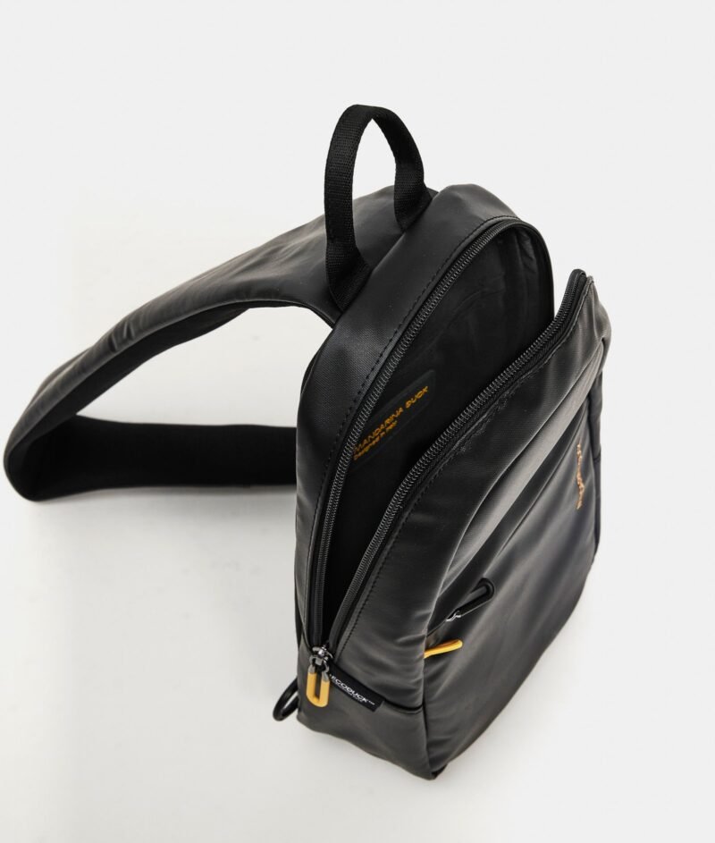 Vertical crossover backpack