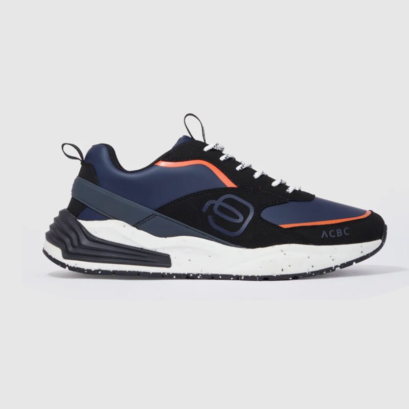 Sneakers in recycled materials