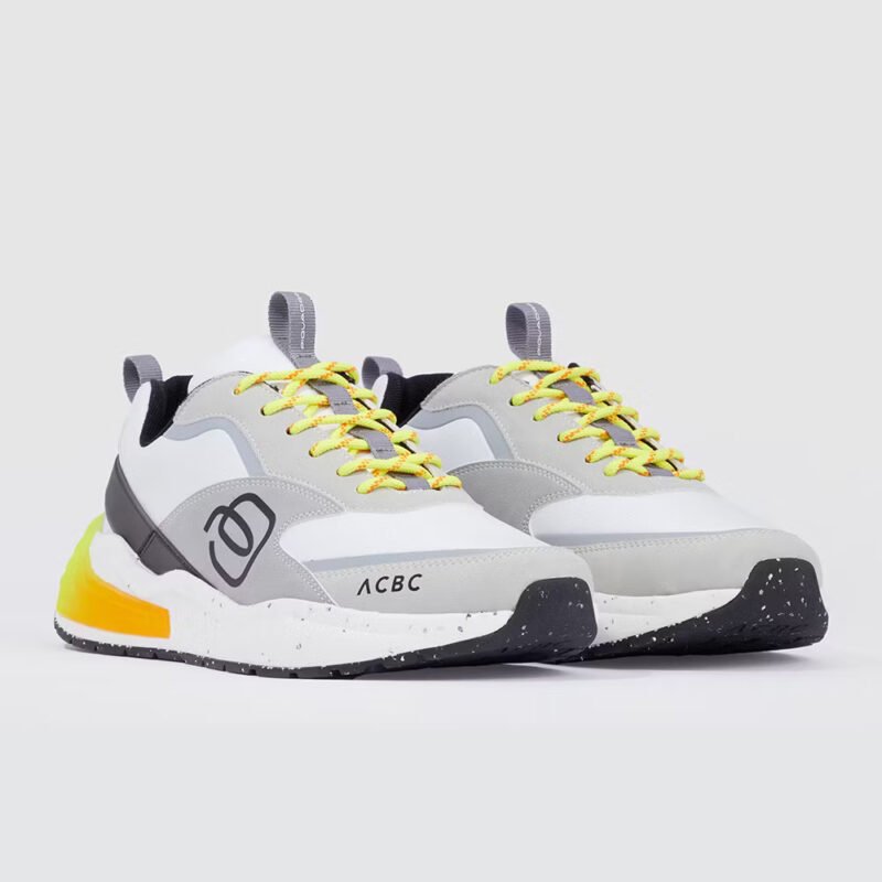 Sneakers in recycled materials