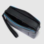 Clutch with two dividers