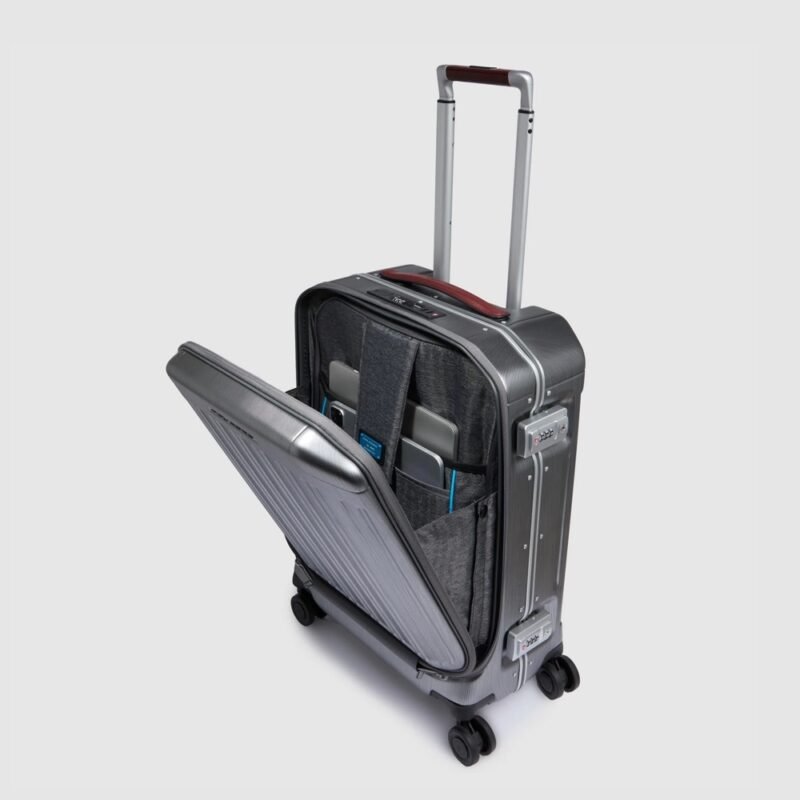 Cabin suitcase with front pocket for laptop