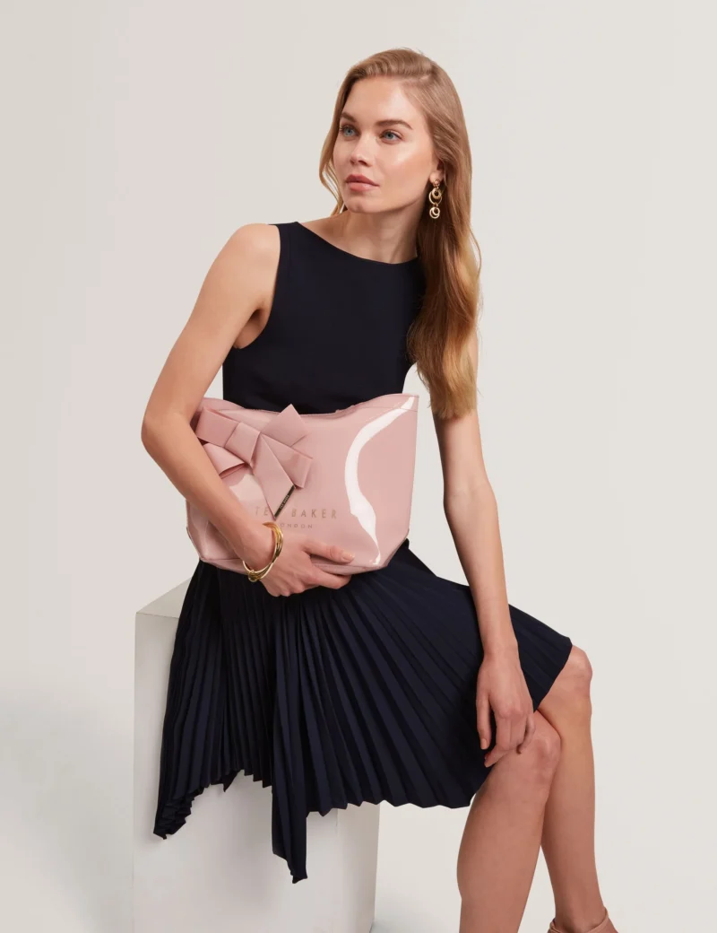 NIKICON Small Knot Bow Vinyl Icon Tote Bag